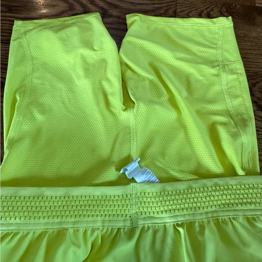 Fabletics. 7 inch Universal Tennis Fundamental Short. Highlighter Yellow. XS